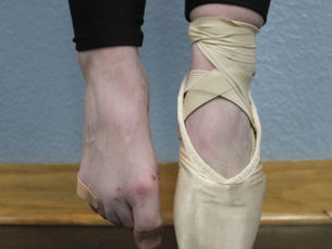 A ballet dancer stands en pointe